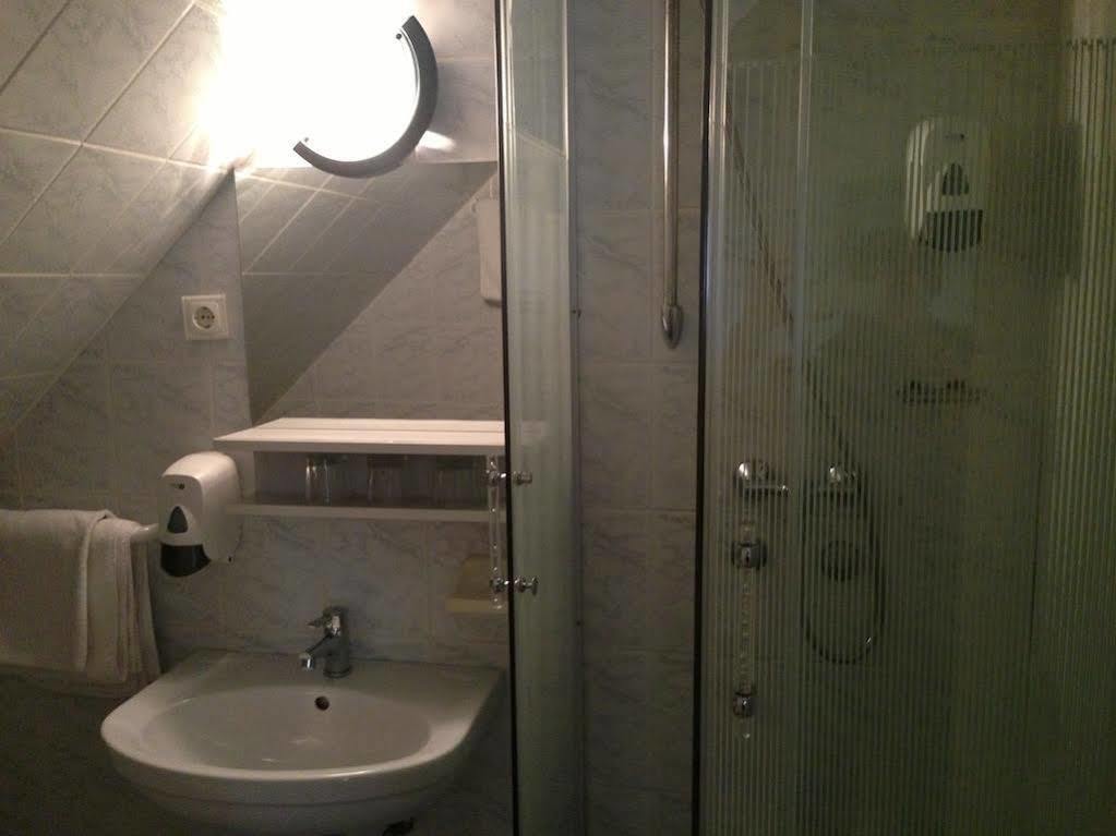 Villa Hotel Kristal Budapest Ngoại thất bức ảnh